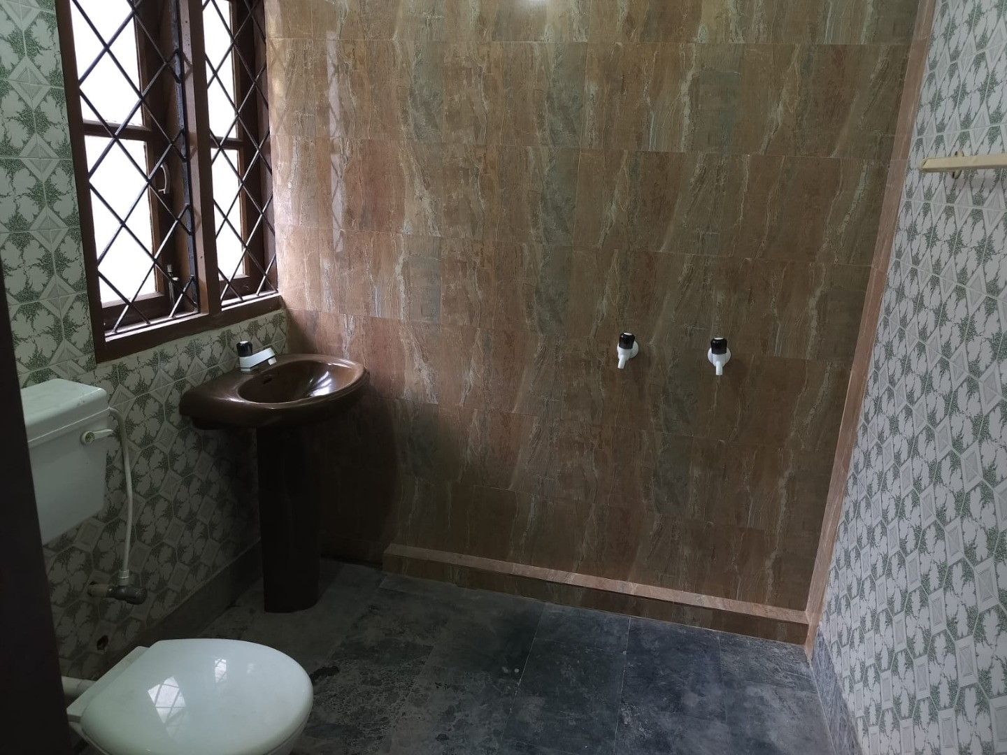 Unfurnished 2bhk in Pub Sarania Bye Lane 6, Chandmari, Guwahati, Assam, India for Rent